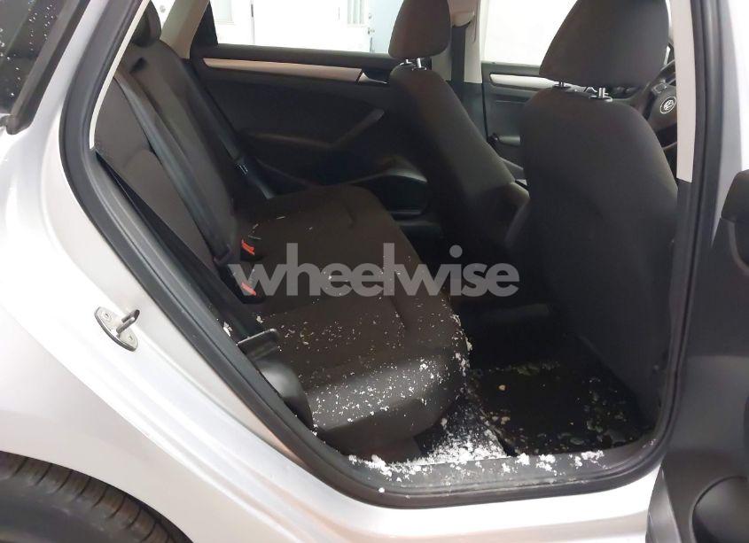 Photo 8 of 2012 Volkswagen Passat 2.5L S (VIN 1VWAP7A39CC040885)