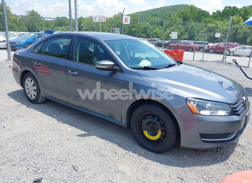 2013 Volkswagen Passat 2.5L S (VIN 1VWAP7A39DC135478) main photo