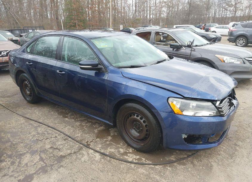 2014 Volkswagen Passat 2.5L S (VIN 1VWAP7A39EC021773) main photo