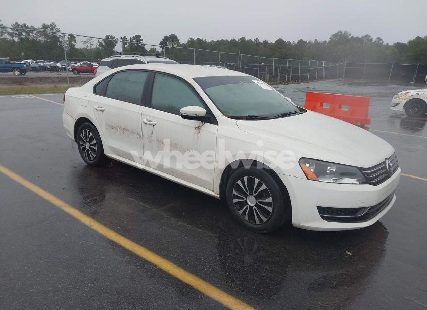 2014 Volkswagen Passat 2.5L S (VIN 1VWAP7A39EC024253) main photo