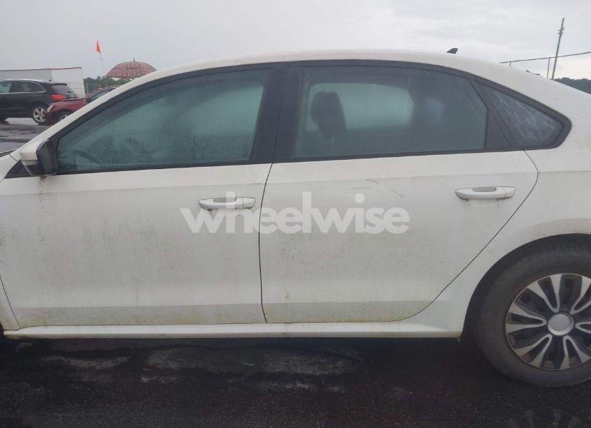 Photo 13 of 2014 Volkswagen Passat 2.5L S (VIN 1VWAP7A39EC024253)