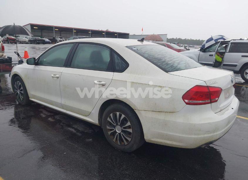 Photo 3 of 2014 Volkswagen Passat 2.5L S (VIN 1VWAP7A39EC024253)