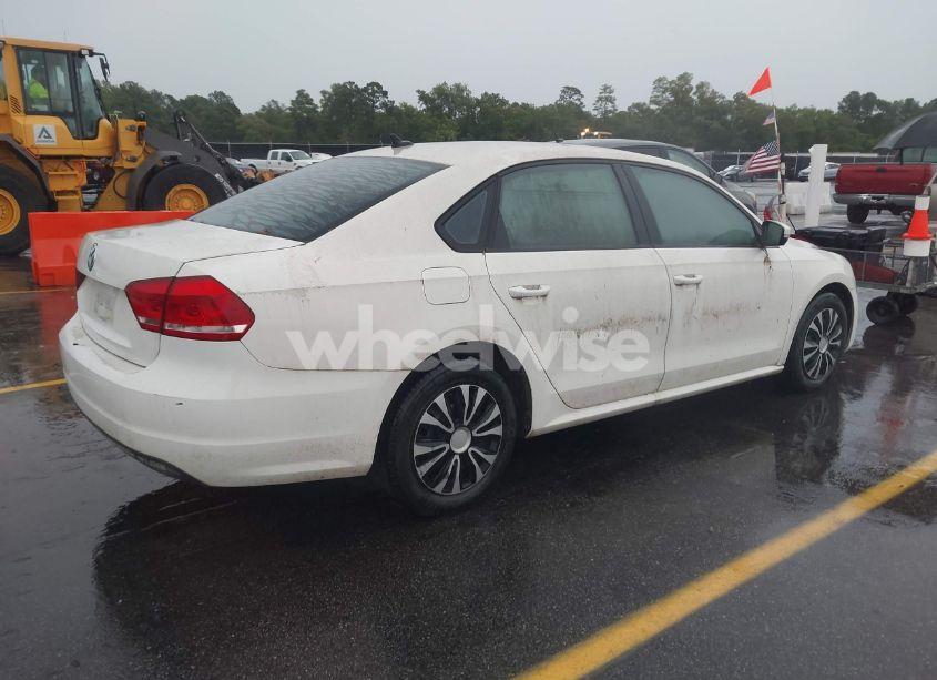 Photo 4 of 2014 Volkswagen Passat 2.5L S (VIN 1VWAP7A39EC024253)