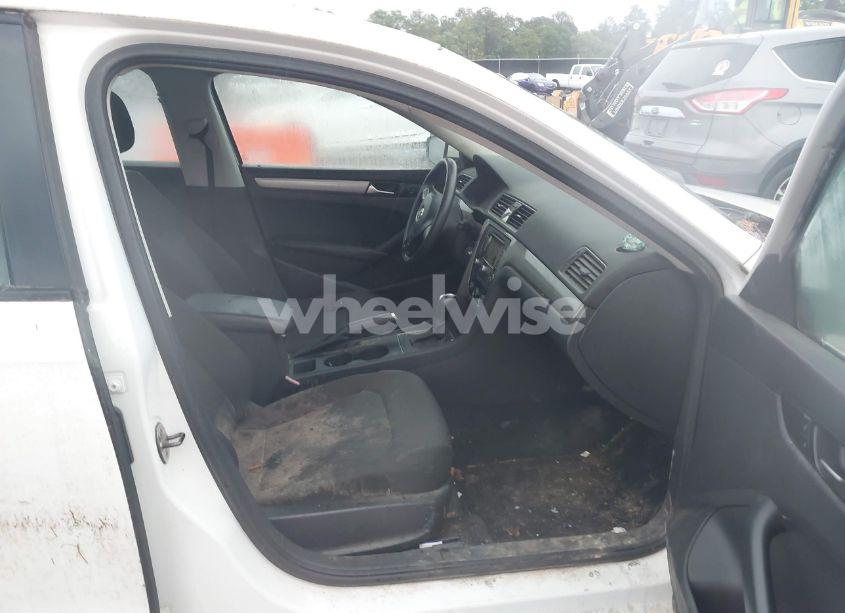 Photo 5 of 2014 Volkswagen Passat 2.5L S (VIN 1VWAP7A39EC024253)