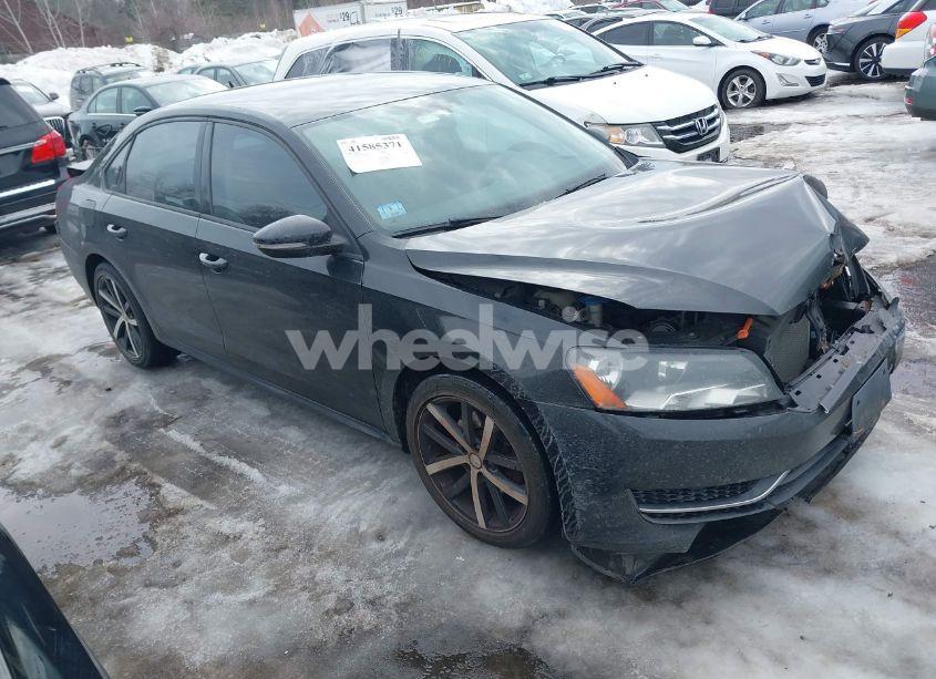 2012 Volkswagen Passat 2.5L S (VIN 1VWAP7A3XCC026705) main photo