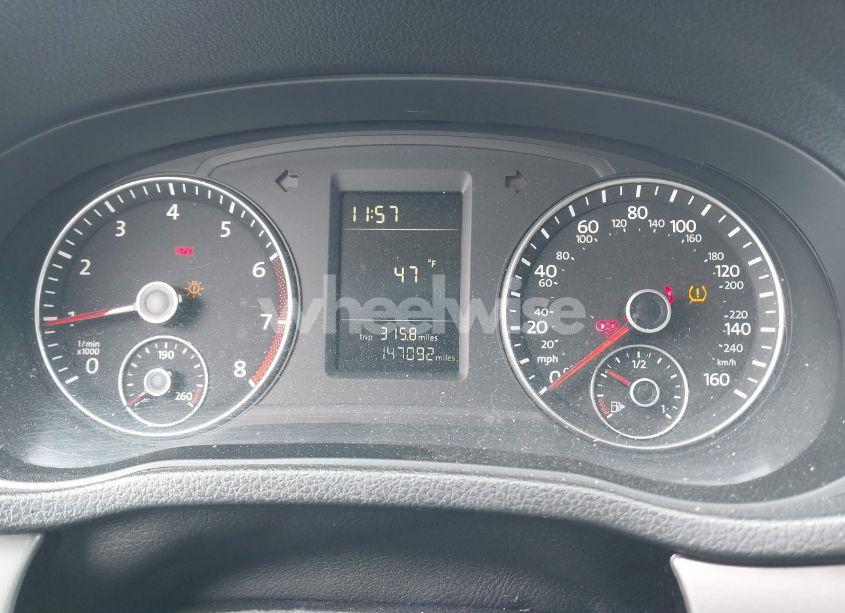 Photo 7 of 2012 Volkswagen Passat 2.5L S (VIN 1VWAP7A3XCC026705)