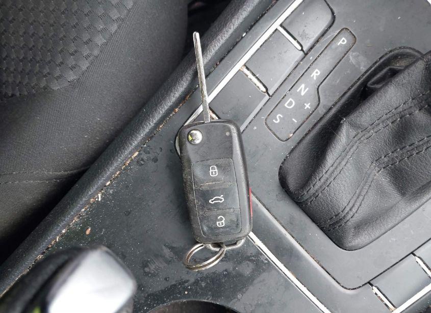Photo 11 of 2012 Volkswagen Passat 2.5L S (VIN 1VWAP7A3XCC034710)