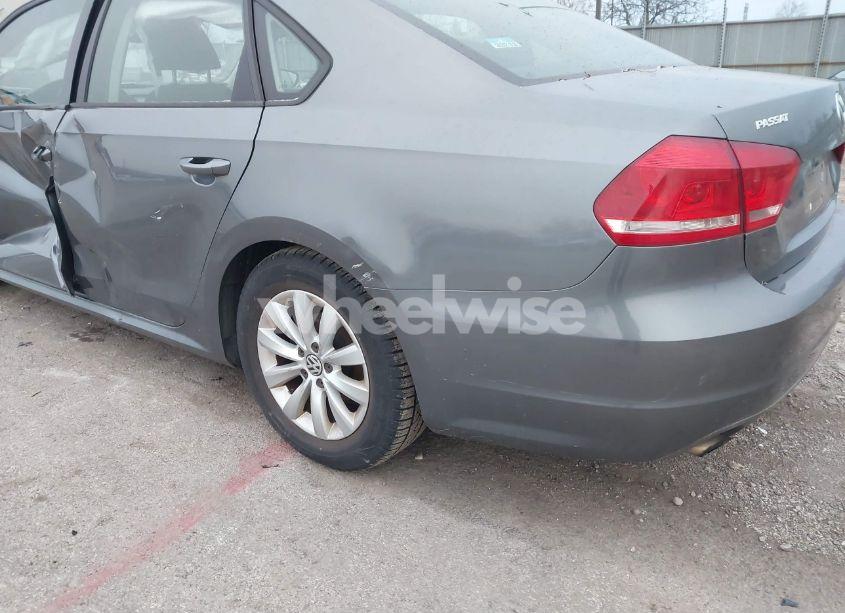 Photo 16 of 2012 Volkswagen Passat 2.5L S (VIN 1VWAP7A3XCC034738)