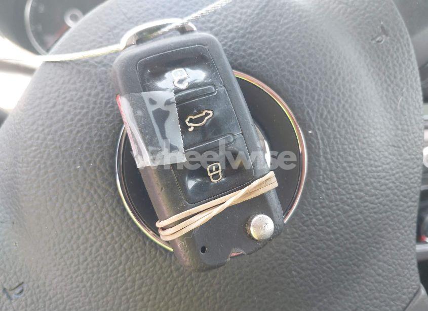 Photo 11 of 2013 Volkswagen Passat 2.5L S (VIN 1VWAP7A3XDC028293)