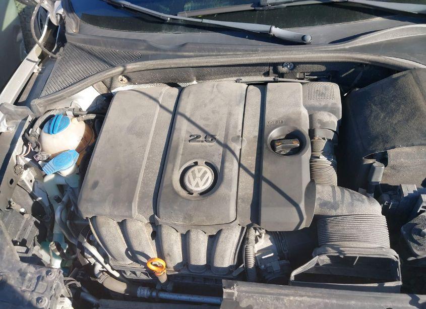 Photo 10 of 2013 Volkswagen Passat 2.5L S (VIN 1VWAP7A3XDC053355)