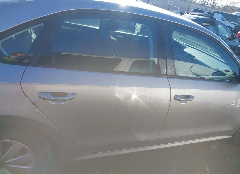 Photo 13 of 2013 Volkswagen Passat 2.5L S (VIN 1VWAP7A3XDC053355)