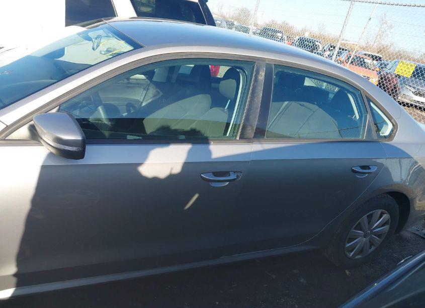 Photo 14 of 2013 Volkswagen Passat 2.5L S (VIN 1VWAP7A3XDC053355)