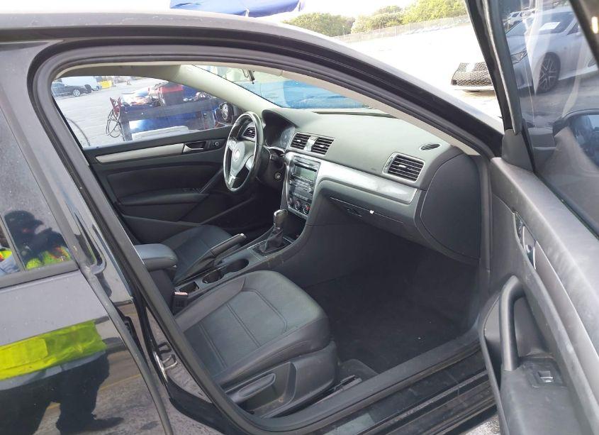 Photo 5 of 2014 Volkswagen Passat 2.5L WOLFSBURG EDITION (VIN 1VWAP7A3XEC008000)