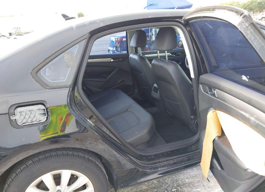 Photo 8 of 2014 Volkswagen Passat 2.5L WOLFSBURG EDITION (VIN 1VWAP7A3XEC008000)