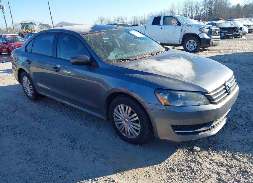 2014 Volkswagen Passat 2.5L S (VIN 1VWAP7A3XEC023550) main photo