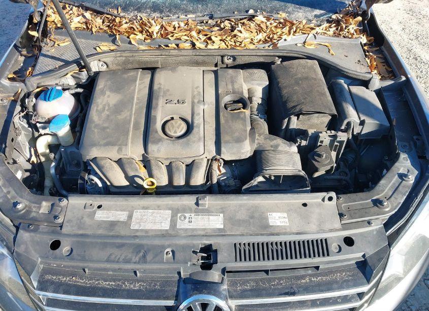 Photo 10 of 2014 Volkswagen Passat 2.5L S (VIN 1VWAP7A3XEC023550)