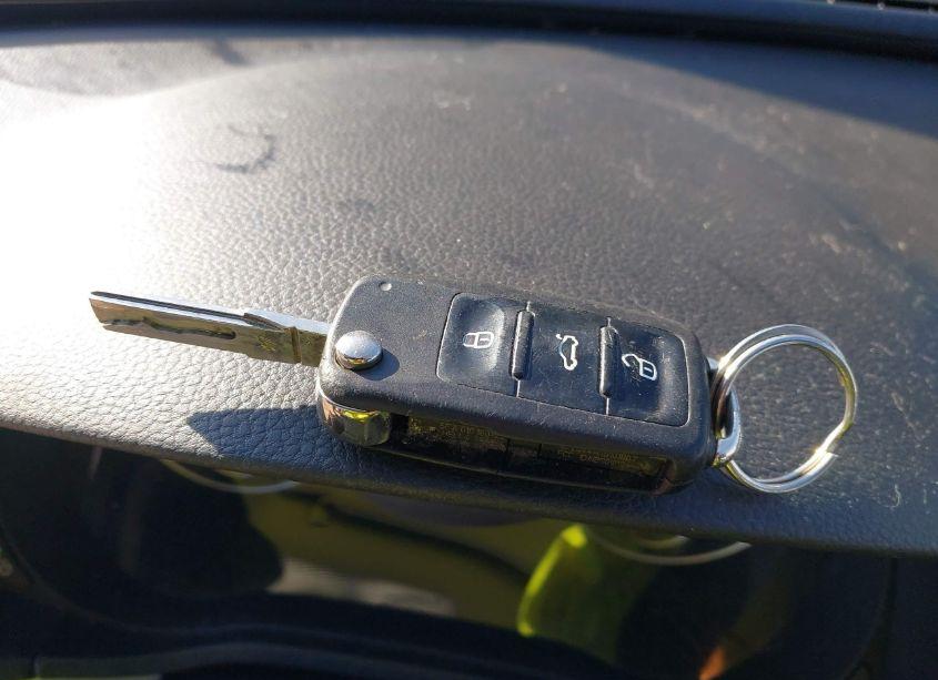 Photo 11 of 2014 Volkswagen Passat 2.5L S (VIN 1VWAP7A3XEC023550)