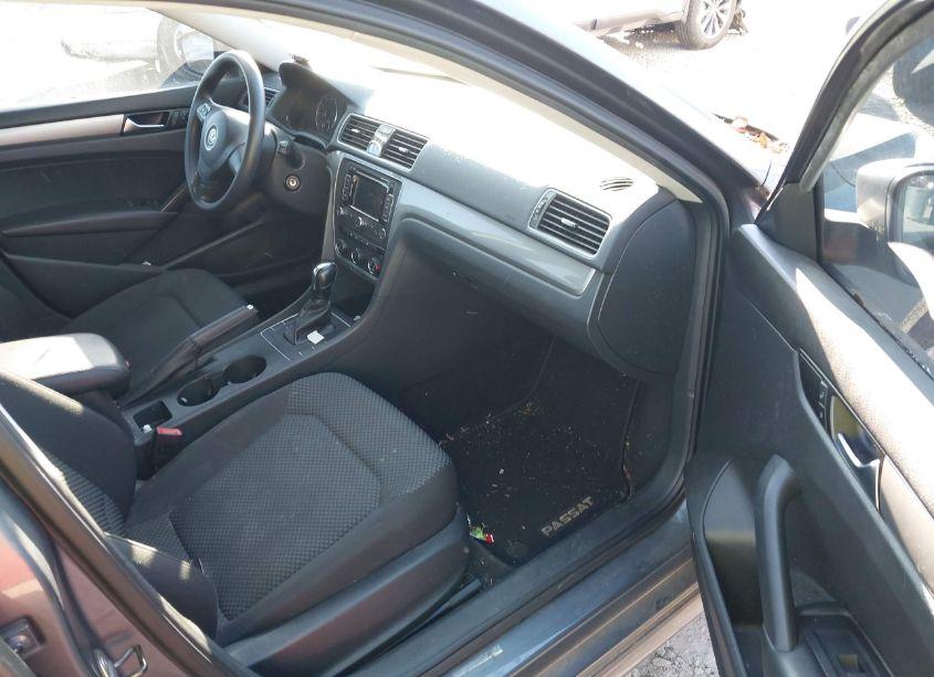 Photo 5 of 2014 Volkswagen Passat 2.5L S (VIN 1VWAP7A3XEC023550)