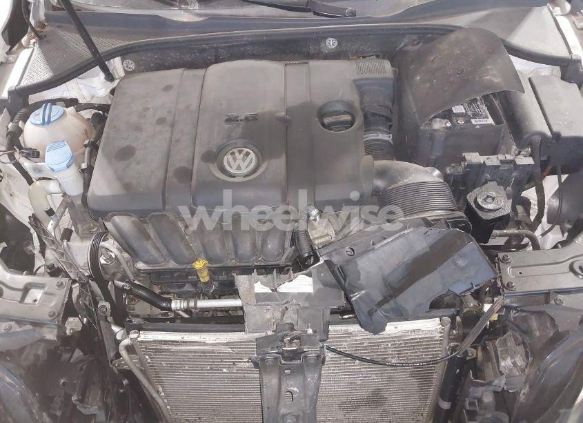 Photo 10 of 2014 Volkswagen Passat 2.5L S (VIN 1VWAP7A3XEC024696)