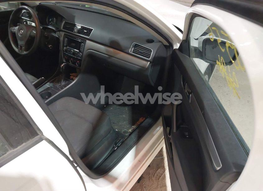 Photo 5 of 2014 Volkswagen Passat 2.5L S (VIN 1VWAP7A3XEC024696)
