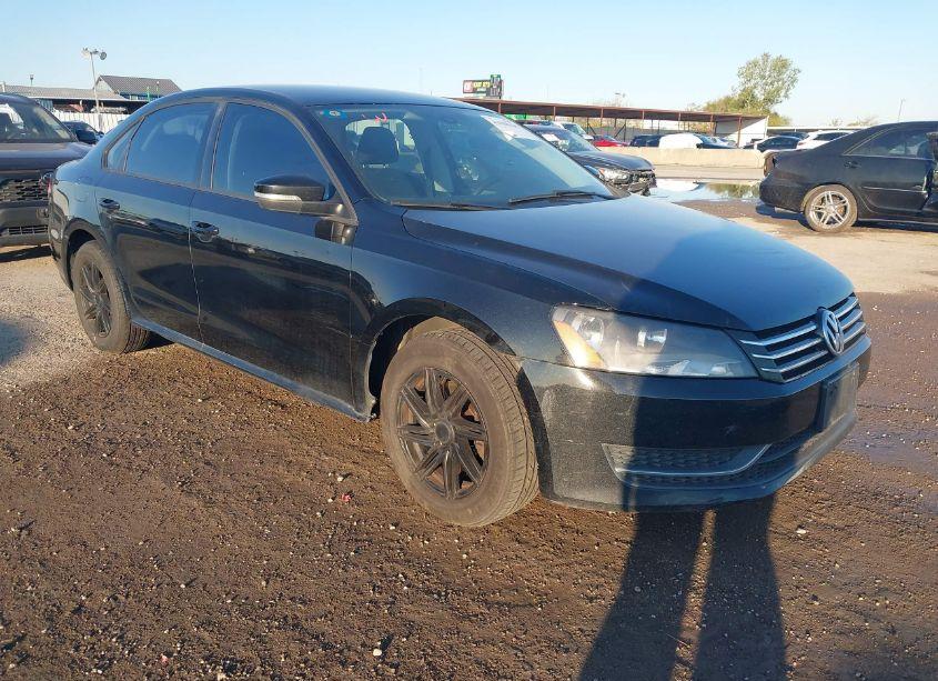 2015 Volkswagen Passat 1.8T S (VIN 1VWAS7A30FC009009) main photo