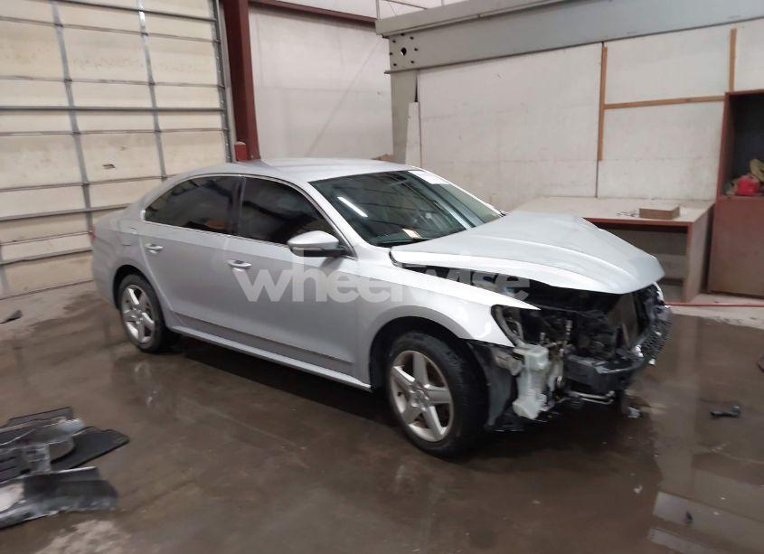 2016 Volkswagen Passat 1.8T S (VIN 1VWAS7A30GC013577) main photo