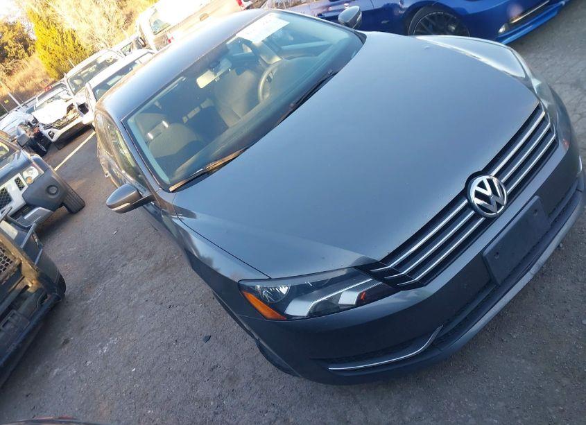 2014 Volkswagen Passat 1.8T S (VIN 1VWAS7A31EC056063) main photo
