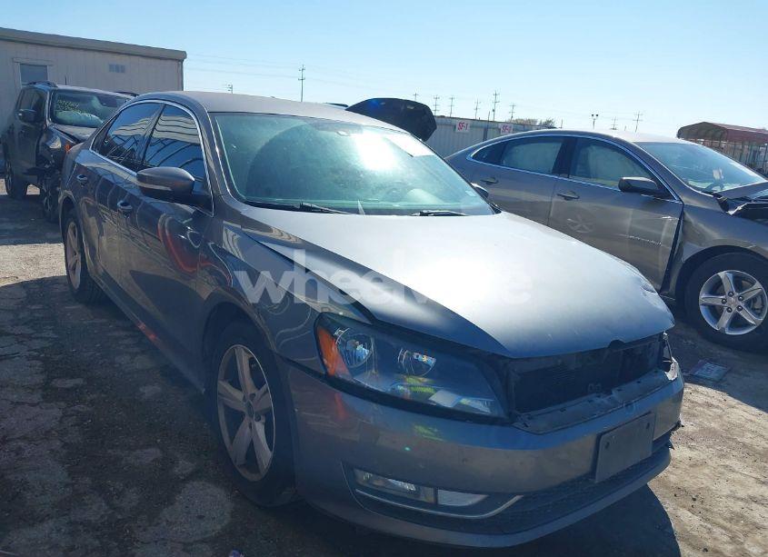 2015 Volkswagen Passat 1.8T LIMITED EDITION (VIN 1VWAS7A31FC099562) main photo