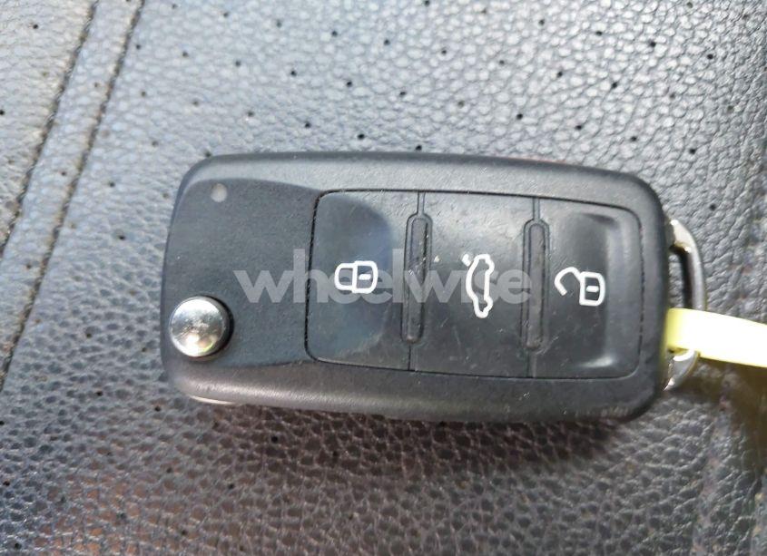 Photo 11 of 2015 Volkswagen Passat 1.8T LIMITED EDITION (VIN 1VWAS7A31FC099562)