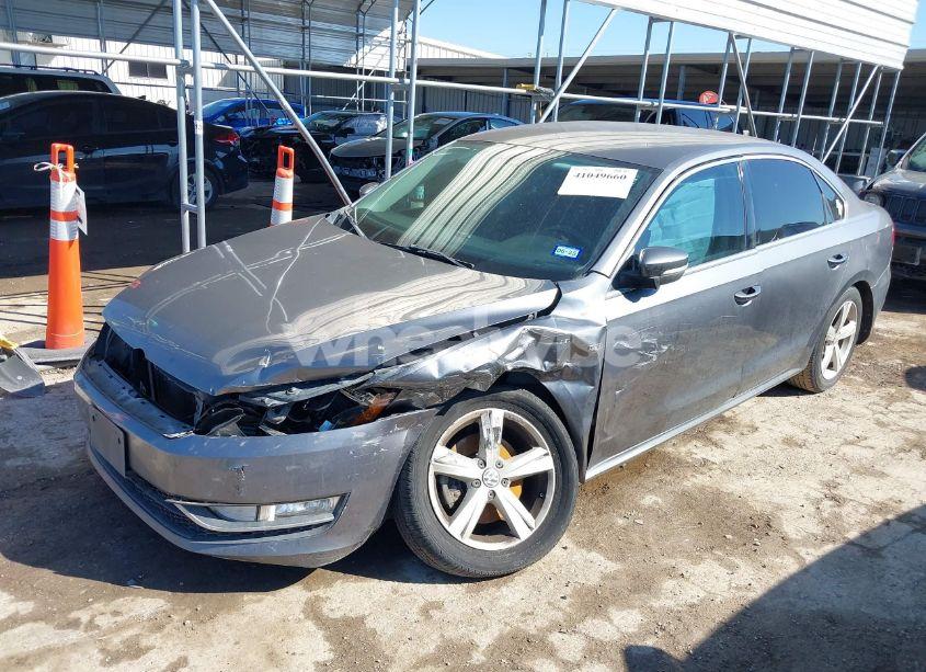 Photo 2 of 2015 Volkswagen Passat 1.8T LIMITED EDITION (VIN 1VWAS7A31FC099562)