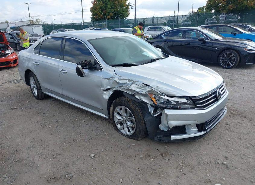 2016 Volkswagen Passat 1.8T S (VIN 1VWAS7A31GC042179) main photo