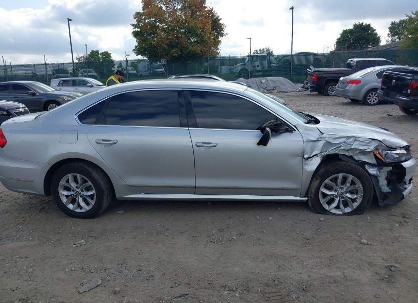 Photo 13 of 2016 Volkswagen Passat 1.8T S (VIN 1VWAS7A31GC042179)