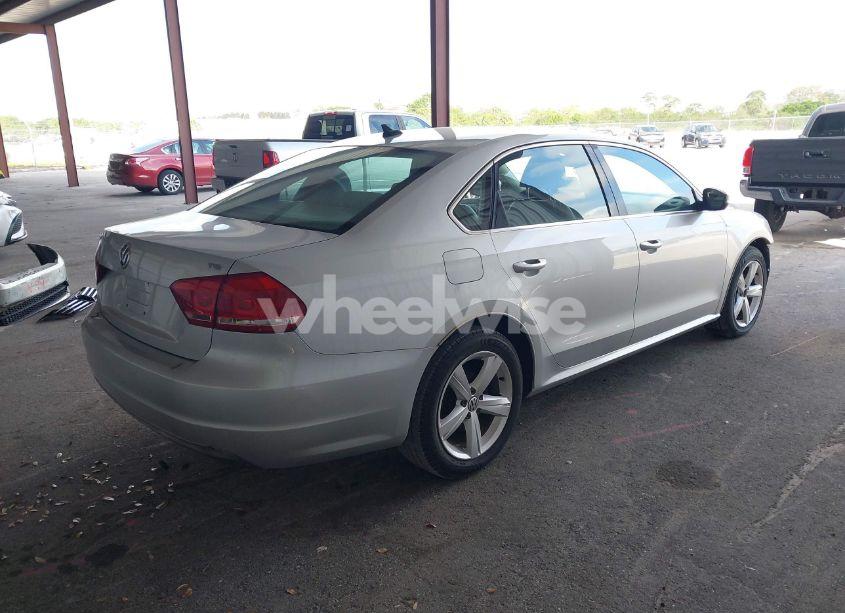 Photo 4 of 2014 Volkswagen Passat 1.8T WOLFSBURG EDITION (VIN 1VWAS7A32EC036193)