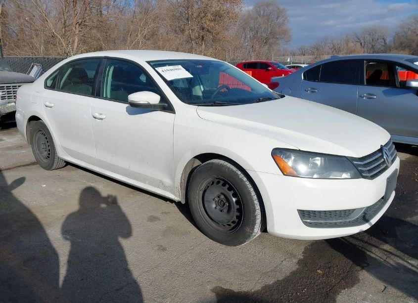 2014 Volkswagen Passat 1.8T S (VIN 1VWAS7A32EC108865) main photo