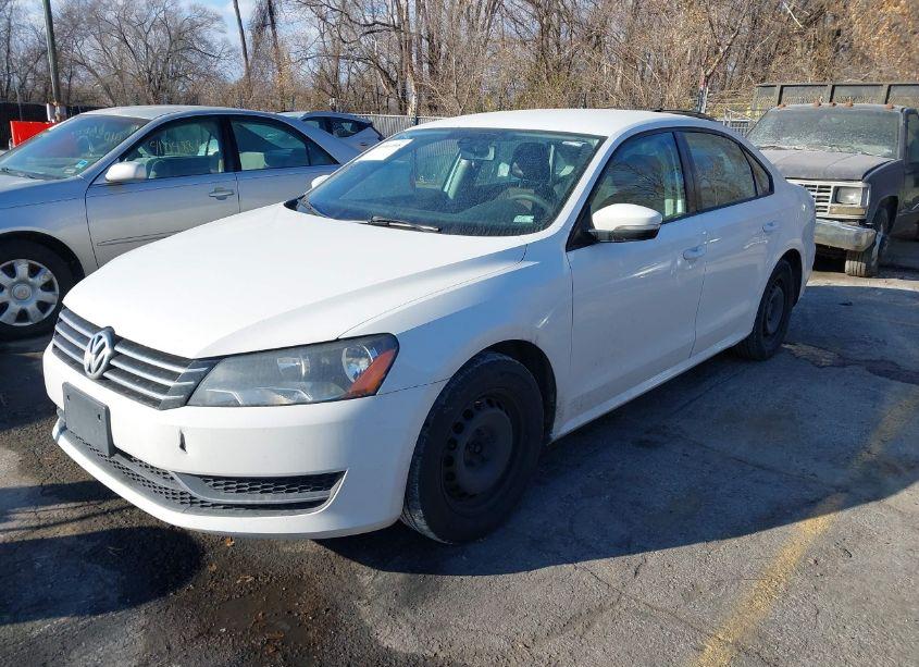 Photo 2 of 2014 Volkswagen Passat 1.8T S (VIN 1VWAS7A32EC108865)