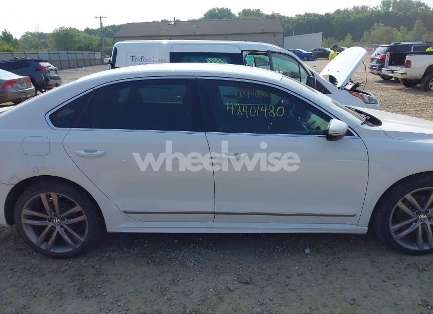 Photo 13 of 2016 Volkswagen Passat 1.8T R-LINE (VIN 1VWAS7A32GC056334)