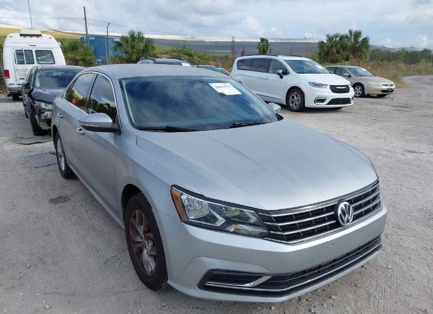 2016 Volkswagen Passat 1.8T S (VIN 1VWAS7A33GC030616) main photo