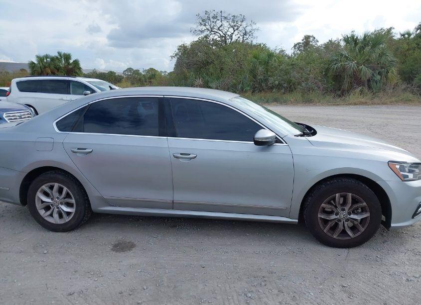 Photo 13 of 2016 Volkswagen Passat 1.8T S (VIN 1VWAS7A33GC030616)