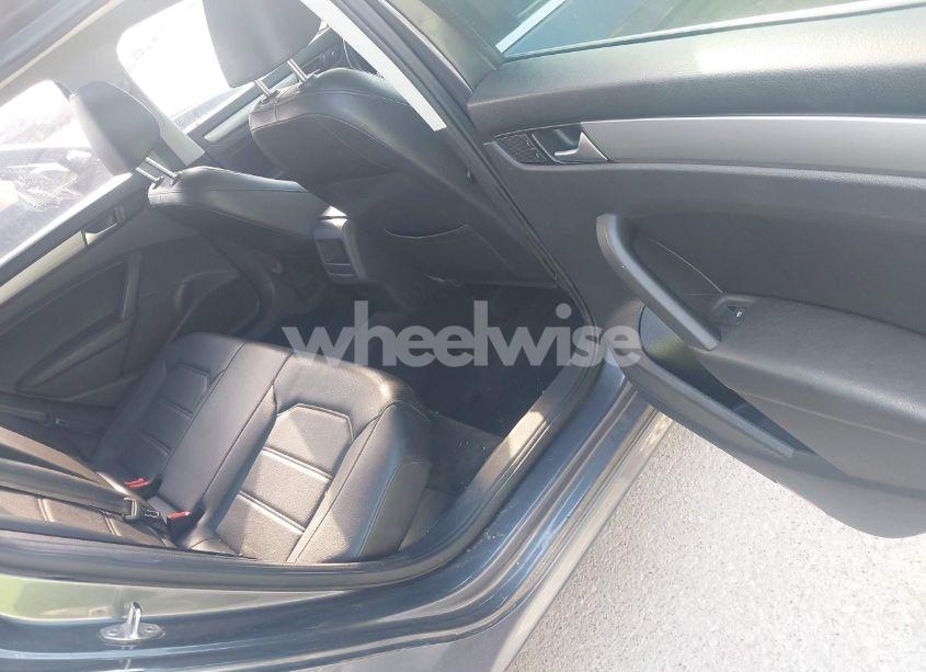 Photo 8 of 2015 Volkswagen Passat 1.8T LIMITED EDITION (VIN 1VWAS7A34FC090502)