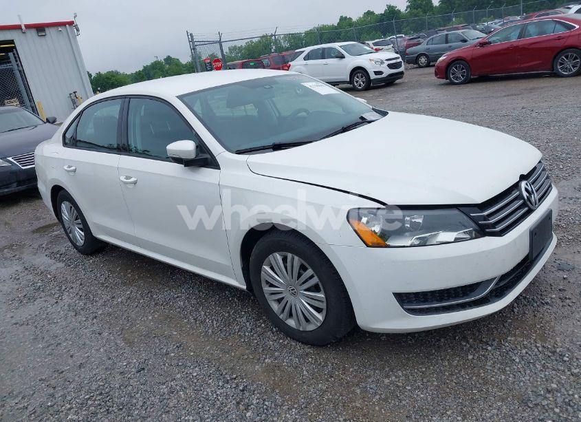 2015 Volkswagen Passat 1.8T S (VIN 1VWAS7A36FC022590) main photo