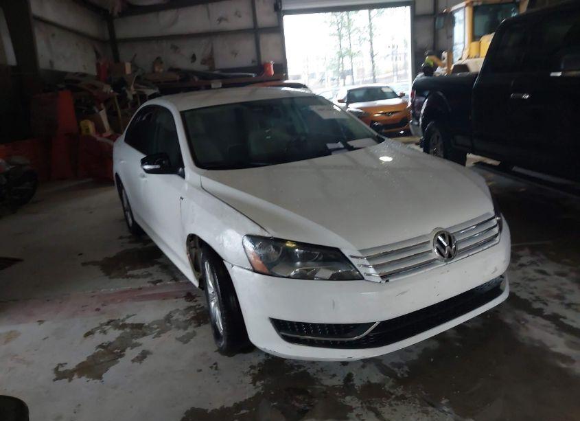 2015 Volkswagen Passat 1.8T WOLFSBURG EDITION (VIN 1VWAS7A37FC067005) main photo