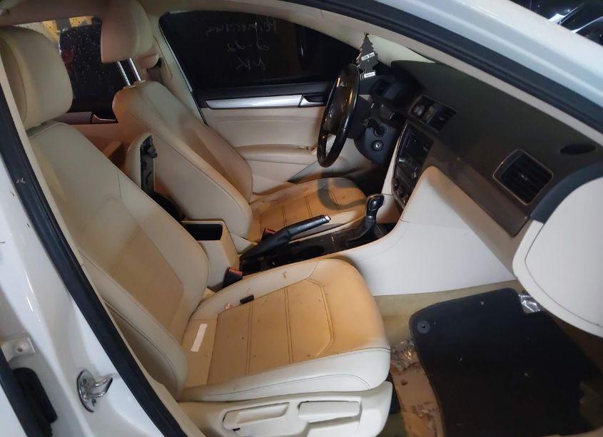 Photo 5 of 2015 Volkswagen Passat 1.8T WOLFSBURG EDITION (VIN 1VWAS7A37FC067005)