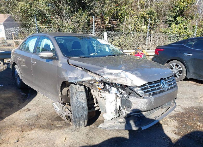 2015 Volkswagen Passat 1.8T S (VIN 1VWAS7A37FC083964) main photo