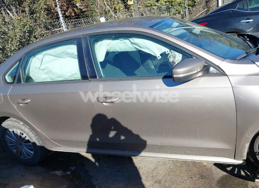 Photo 13 of 2015 Volkswagen Passat 1.8T S (VIN 1VWAS7A37FC083964)