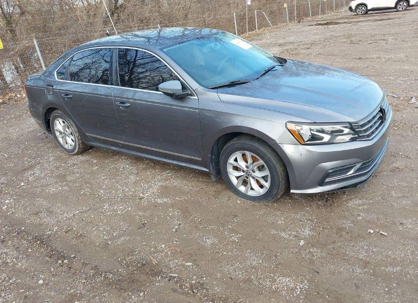 2016 Volkswagen Passat 1.8T S (VIN 1VWAS7A37GC026679) main photo