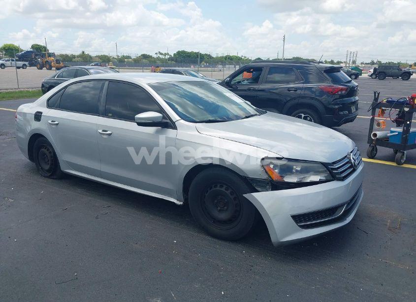 2014 Volkswagen Passat 1.8T S (VIN 1VWAS7A38EC028292) main photo