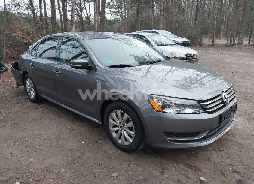 2015 Volkswagen Passat 1.8T WOLFSBURG EDITION (VIN 1VWAS7A38FC043652) main photo