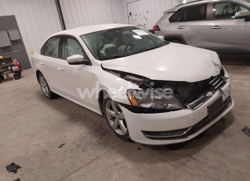 2015 Volkswagen Passat 1.8T S (VIN 1VWAS7A38FC070298) main photo