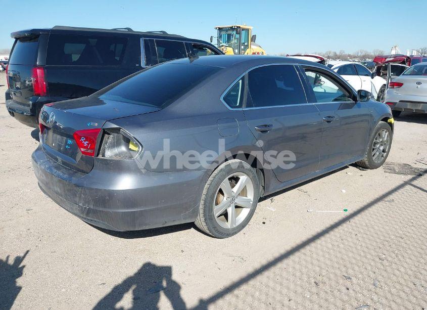 Photo 4 of 2015 Volkswagen Passat 1.8T LIMITED EDITION (VIN 1VWAS7A38FC116213)