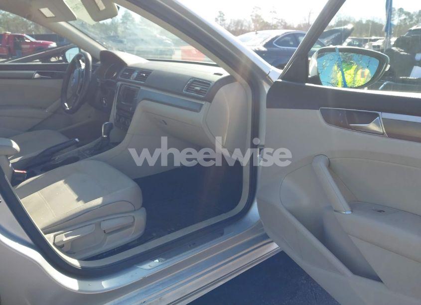 Photo 5 of 2016 Volkswagen Passat 1.8T R-LINE (VIN 1VWAS7A38GC064082)